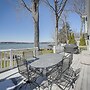 Lakefront Michigan Cottage - Deck, Grill & Kayaks!