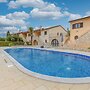 Pool House Kristina Near Porec