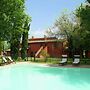 Apartment With Swimming Pool