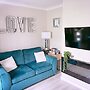Entire 3-bedroom Home in Oldham - Guest House
