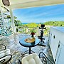 Cozy Ocean View Studio With Large Patio Home by Redawning