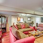 8 Mi to Downtown: Convenient Minneapolis Home