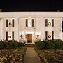 Historic Cedar Hill Mansion on Large Farm w/ Pool!