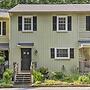 Tree-lined Durham Townhome: Close to Parks!