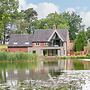 Lakeside Lodge