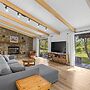 The Red House - Near Golf, Beaches & Communal Pool by Yosemite Region 