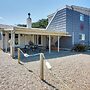 Bandon Home w/ Patio, Steps to South Jetty Park