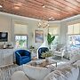 1 Mi to Beach: Coastal Cottage in Galveston