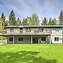 Scenic Forest Lodge Outside Glacier National Park!