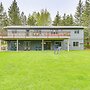 Scenic Forest Lodge Outside Glacier National Park!