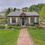 Cute East Hampton Cottage w/ Patio - Walk to Beach