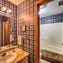 'pine Lodge Cabin' on 450 Acres in Ozark Mountains