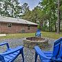 Serene Live Oak Home w/ Fire Pit by River + Sosmp!