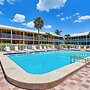 Sunlit Longboat Key Escape w/ Private Resort Beach