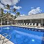 Hawaii Haven: Condo w/ Community Pool, Ocean Views