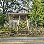 Historic 'hardy House' on Main Street w/ Fire Pit!