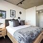 Stylish 2-bed Apt in Southbank With Parking