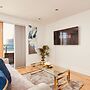 King Deluxe City Apt Large Balcony& Free Parking!