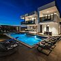 Villa Luna- Private Heated Pool
