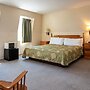 Country Squire Inn & Suites