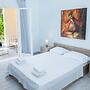 Sunny and Minimal apt in Glyfada With 3 Bdrm