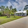 Gulf Breeze Home w/ Screened Porch: Near Beach!