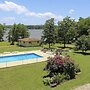 Cozy Cottage On Kentucky Lake w/ Shared Pool!