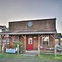 Cute Studio Abode - Steps to Long Beach Boardwalk!