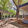 Mid-century Modern Home w/ Fire Pit & Gas Grill!
