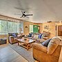 Peaceful Strawberry Cabin: Fire Pit & Hot Tub