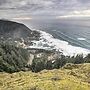 Epic Yachats Escape With Beach Access + Views!