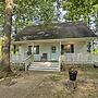 Peaceful Broken Bow Cottage w/ Fire Pit!