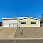 Bullhead City Home w/ Fire Pit - Walk to CO River!