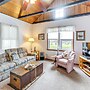 Twin Lakes Cottage: Walk to Elizabeth Lake!