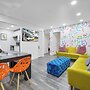 4 to 14 Guests 2 Kitchens Deco Retreat BBQ Patio