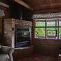 Canyon Wren Honeysuckle 1 Bedroom Cabin by RedAwning