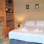 Large 5 Bedroom House Terrace Parking