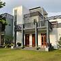 Spacious Stand-alone 2-bed Villa in Galle
