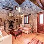 Chic Villa w Fireplace 3 min to Beach in Bodrum