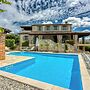 Villa Amyra With Pool