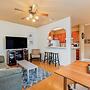 Quiet 2 Story Walkable to East Side Eateries