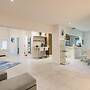 Stylish Aventura Home With Pool on Intercostal