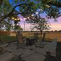 Spacious Home - Fire Pit, BBQ and Outdoor Seating!