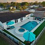 Maggie Home In Kendall - Pool And Tiki Bar