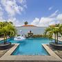 NEW Modern 4BR 4 5BA w Pool Outdoor Dining