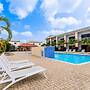 2BR Townhouse 3min Walk 2 Eaglebeach w Pool BBQ