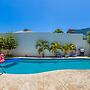 Sleeps 16 Palm Beach - 6BR Villa w Private Pool