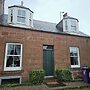 Spacious Cottage With Garden in Kirriemuir Centre