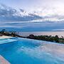 The Ocean s Edge Luxury Entertainer With Views