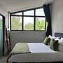 River View Guest House, Jacuzzi, Boat, Fire Hire